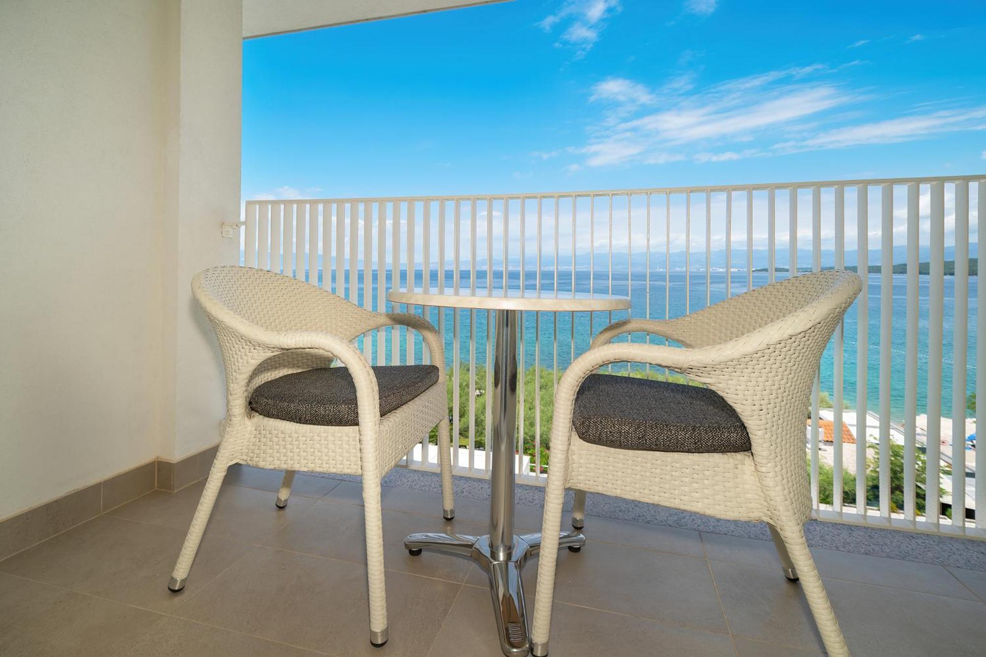 Hotel Vila Rova Malinska Esterno foto
