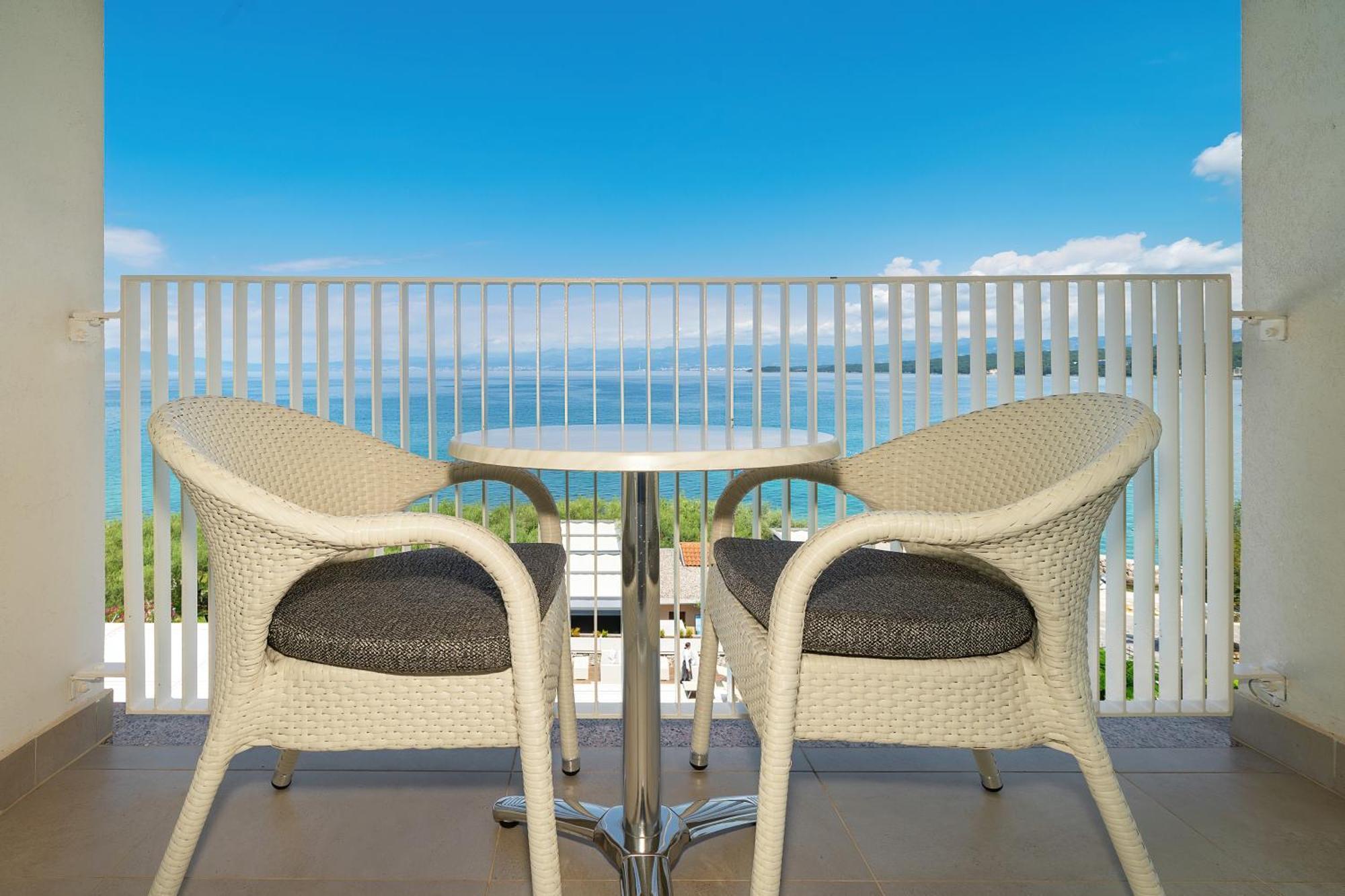 Hotel Vila Rova Malinska Esterno foto