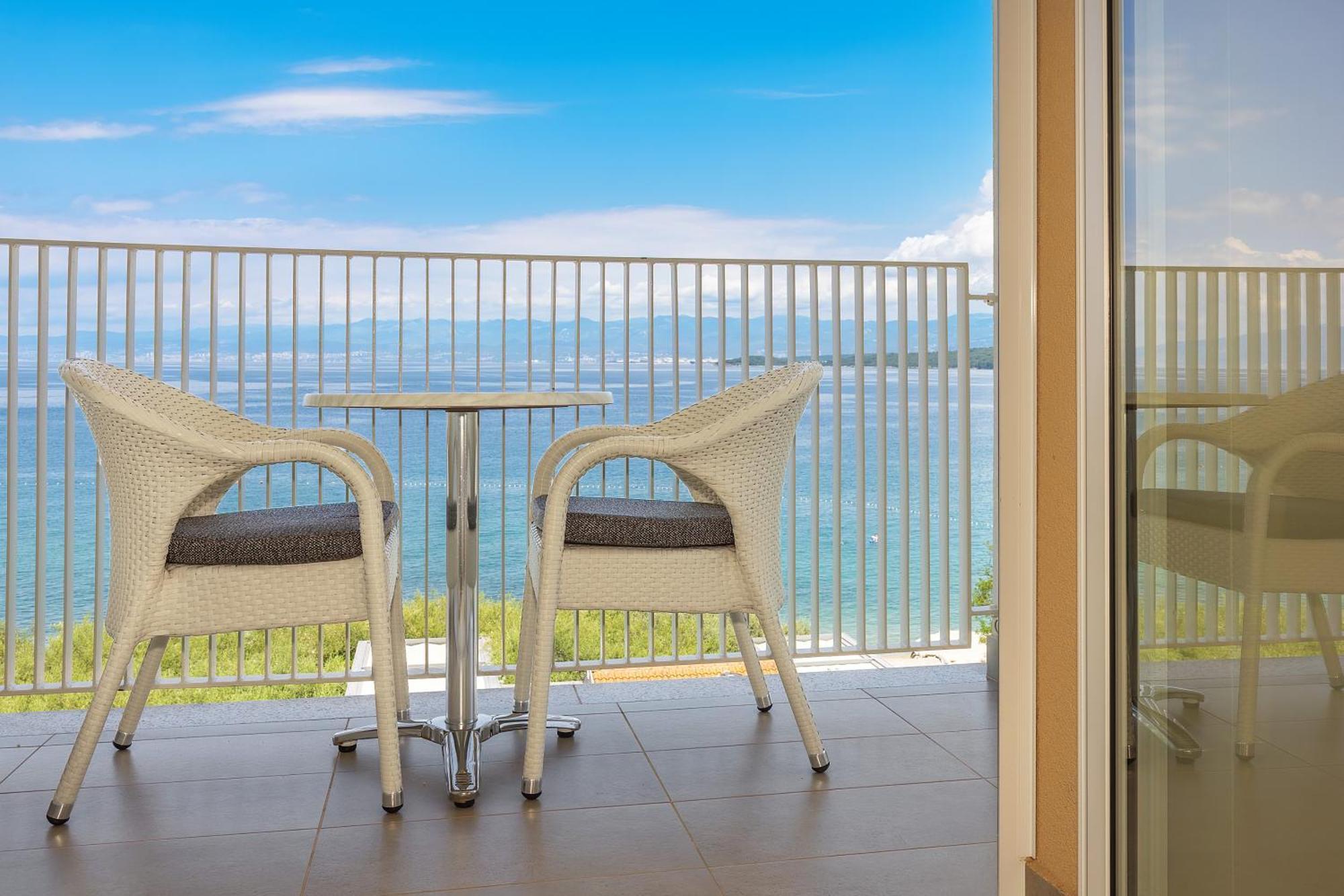 Hotel Vila Rova Malinska Esterno foto