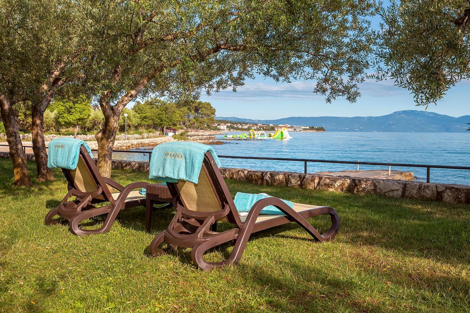 Hotel Vila Rova Malinska Esterno foto