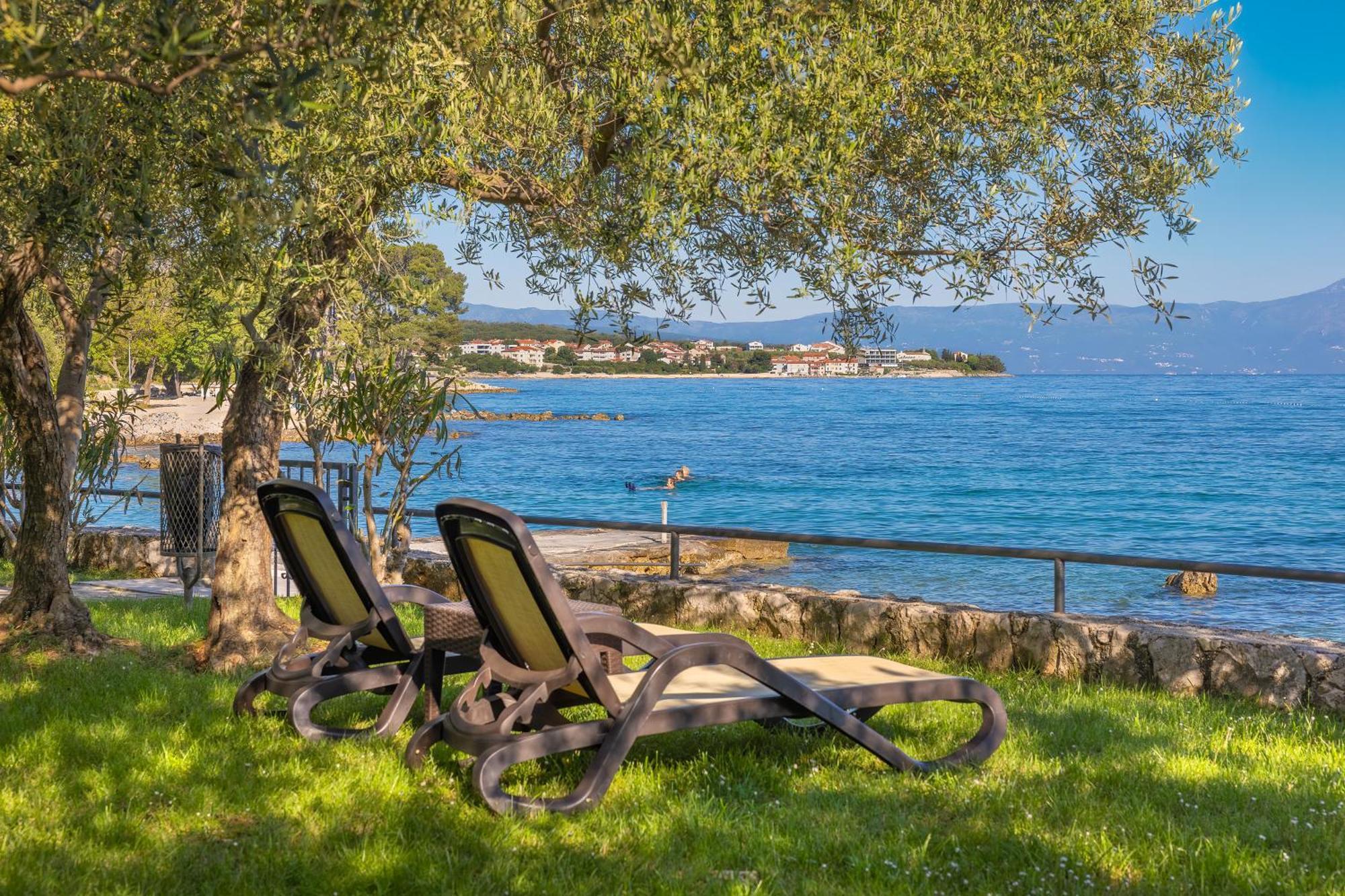 Hotel Vila Rova Malinska Esterno foto