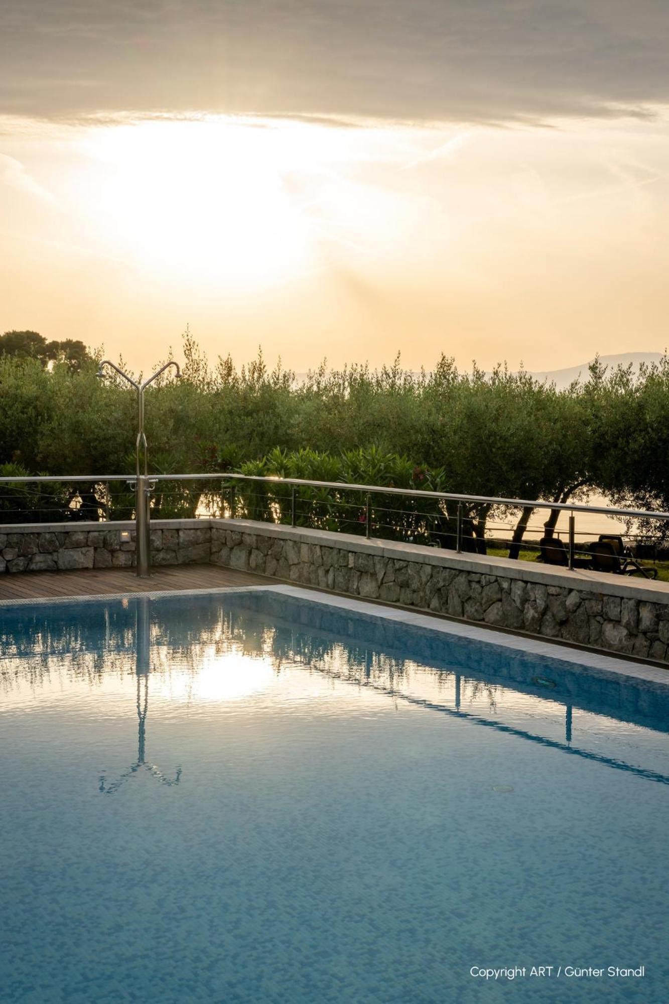 Hotel Vila Rova Malinska Esterno foto