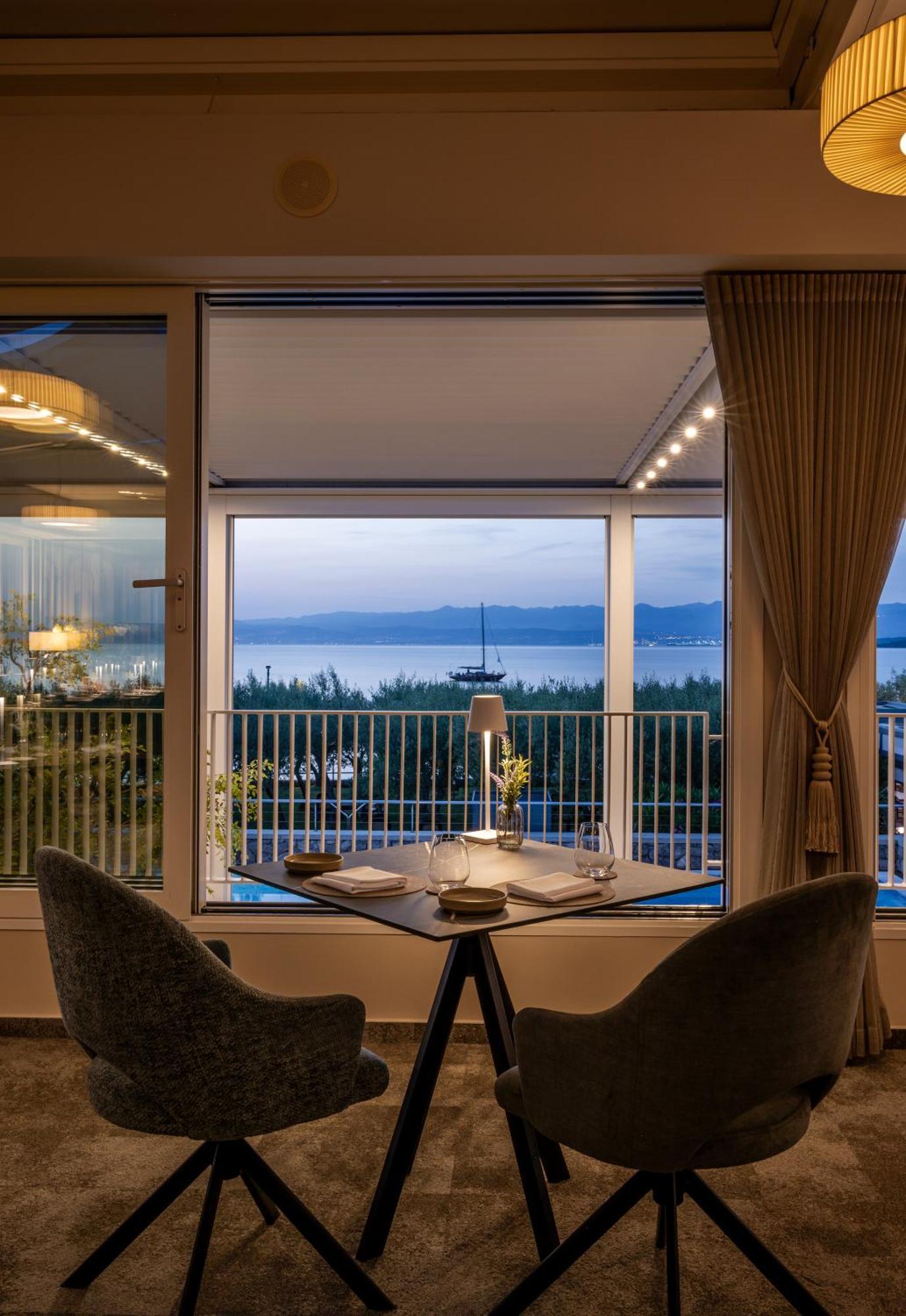 Hotel Vila Rova Malinska Esterno foto